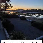 Waterfront One بيت ضيافة